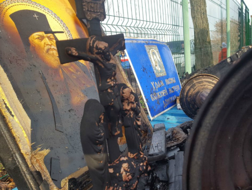 В ростовском парке Собино варварски сожгли православную часовню