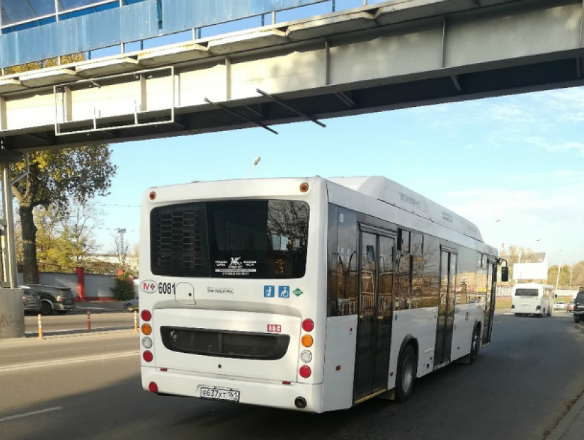 Пассажиры вопили от ужаса: водитель автобуса прищемил дверями школьников, «чтобы не баловались» в Ростове
