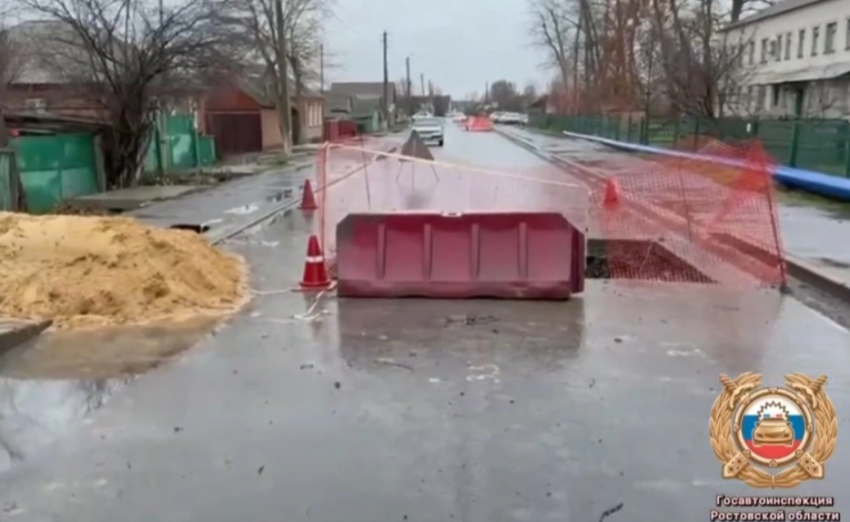 Трёхлетний ребёнок пострадал после падения мотоцикла в ремонтную яму на трассе в Ростовской области