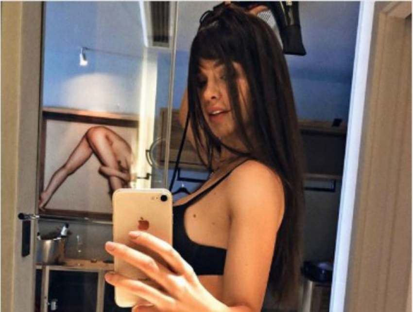 Секс-звезда Playboy из Ростова скинула одежду и потребовала страстных поцелуев