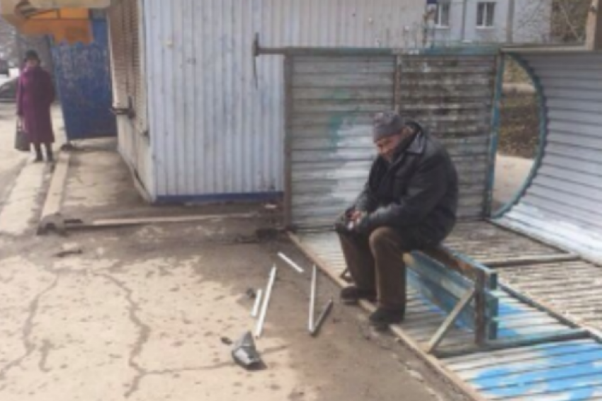 В социальных сетях появились фотографии последствий вчерашней непогоды