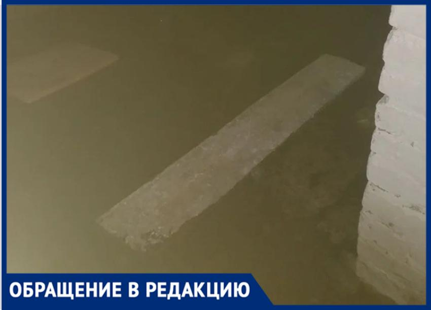 Канализационный кризис в Ростове: жители на Коммунистическом 21/1 остались с затопленным подвалом без помощи властей