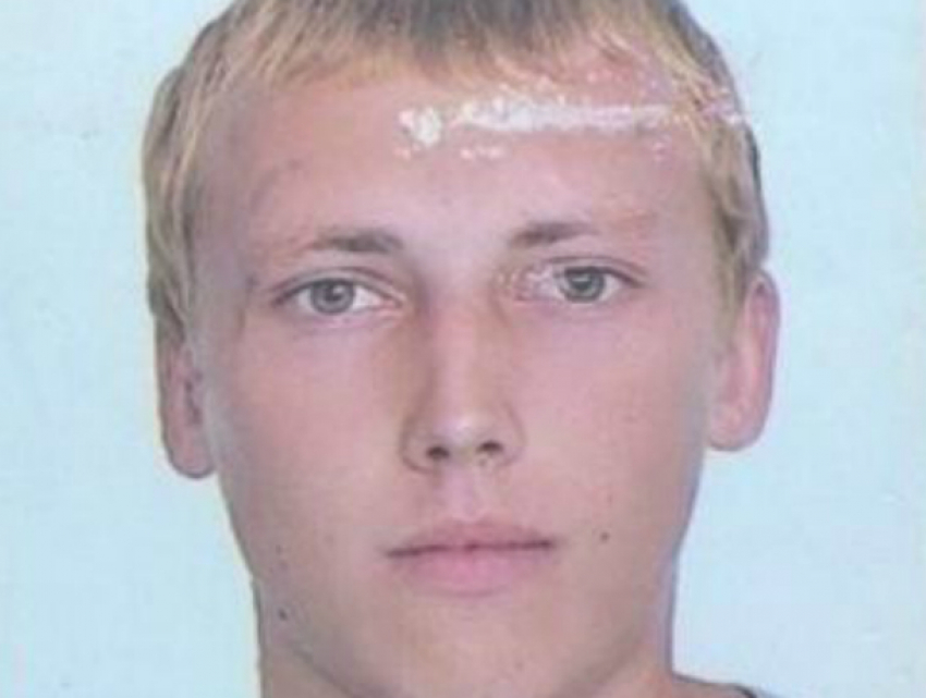 Молодой зеленоглазый блондин пропал по дороге к другу в Ростовской области