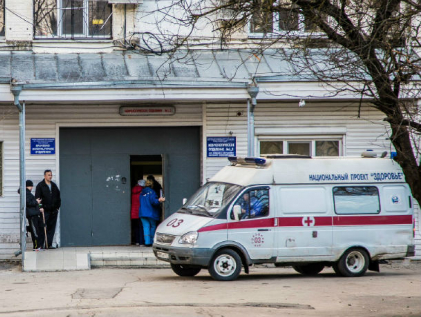 Меньше пить покупной алкоголь и больше травиться «паленым» стали жители Ростов