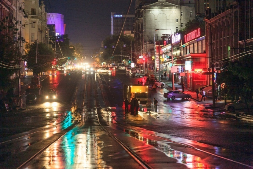 Последствия стихии на Дону устраняли 400 сотрудников оперативных служб и 173 единицы техники