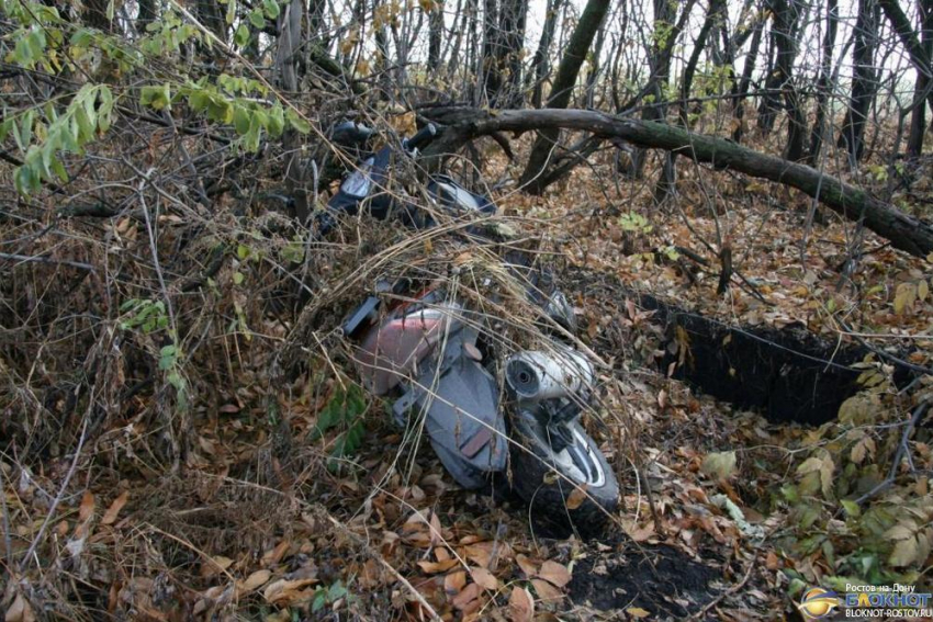 В Ростовской области водитель насмерть сбил скутериста и пытался спрятать тело