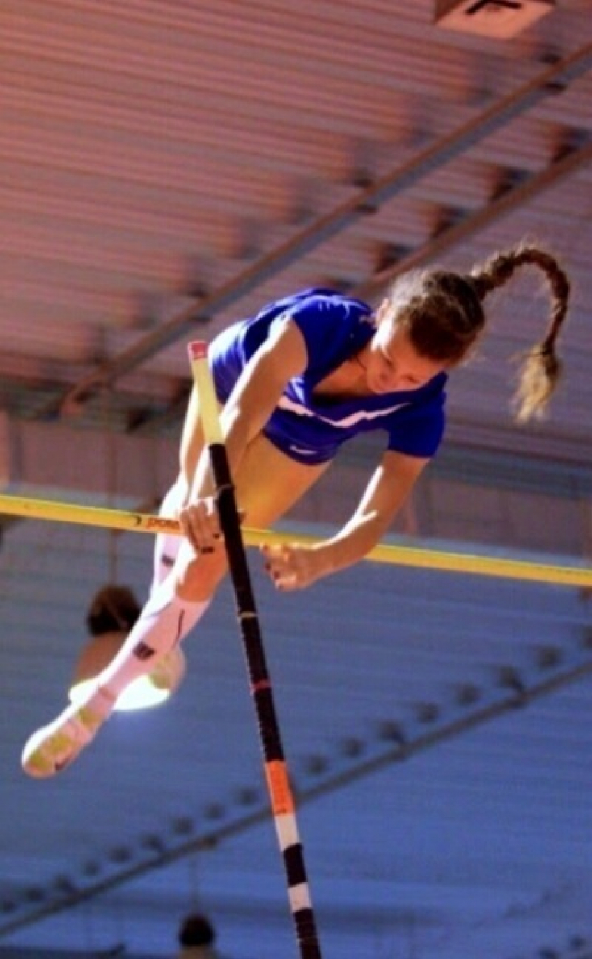 Рекорд России по прыжкам с шестом установила 18-летняя ростовчанка 