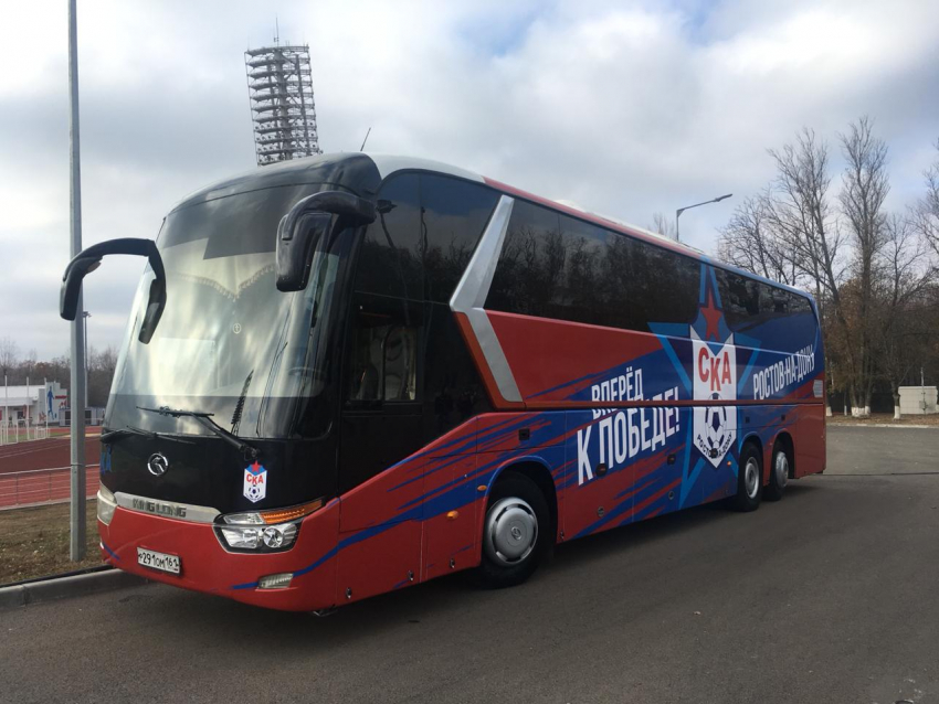 Баста подарил ростовскому клубу СКА новый автобус