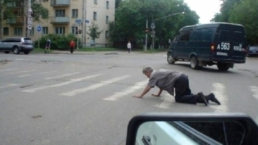 Водитель маршрутки в Ростове сбил пенсионера 