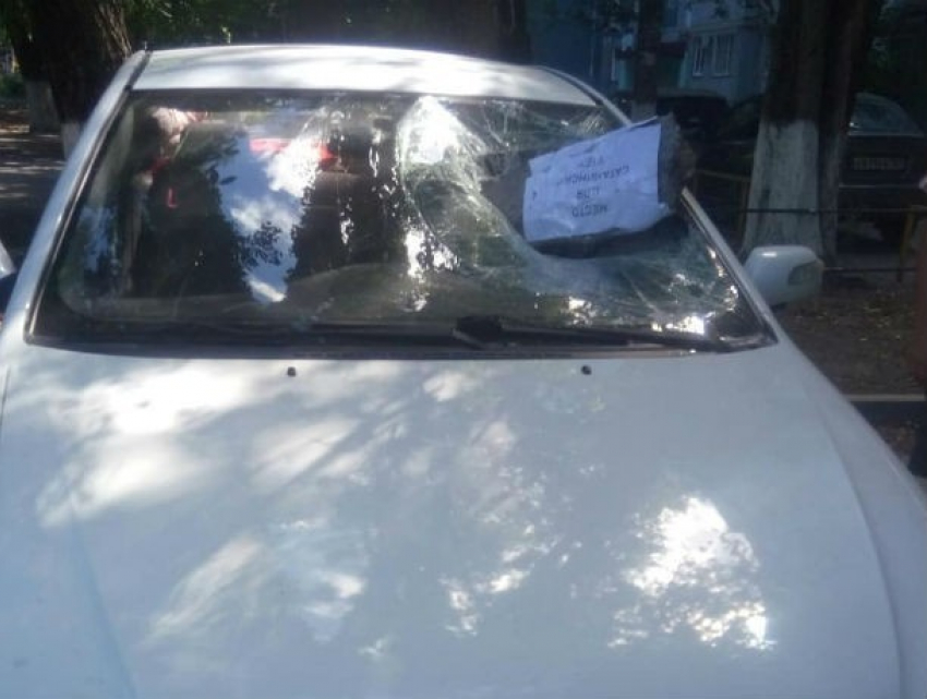 Сатанинский обряд на машине ростовской активистки вогнал полицию в ступор