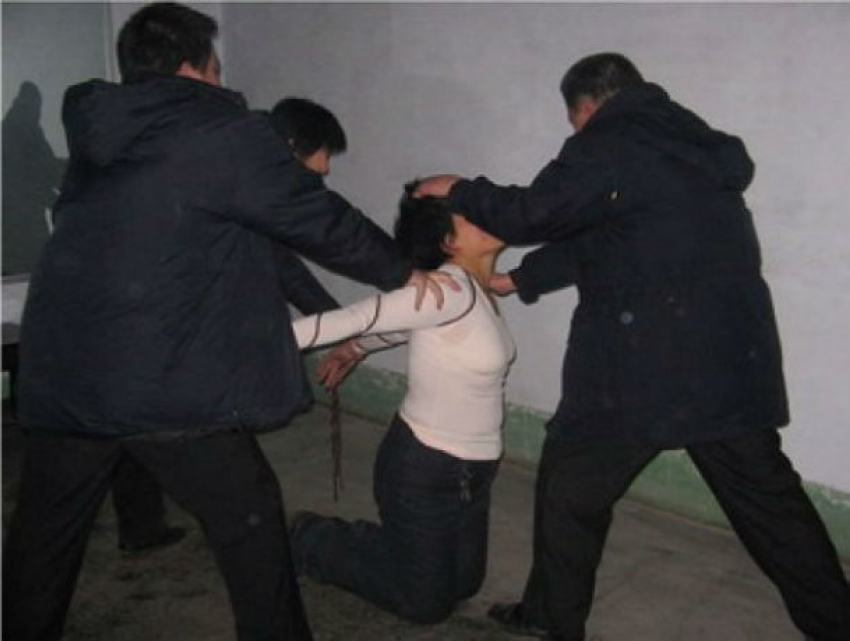 Групповое изнасилование похищенной у магазина в Ростовской области женщины совершили трое рецидивистов