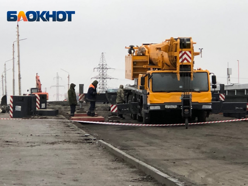 Подрядчик моста на Малиновского в Ростове прокомментировал ситуацию с машинами на закрытом мосту-дублере