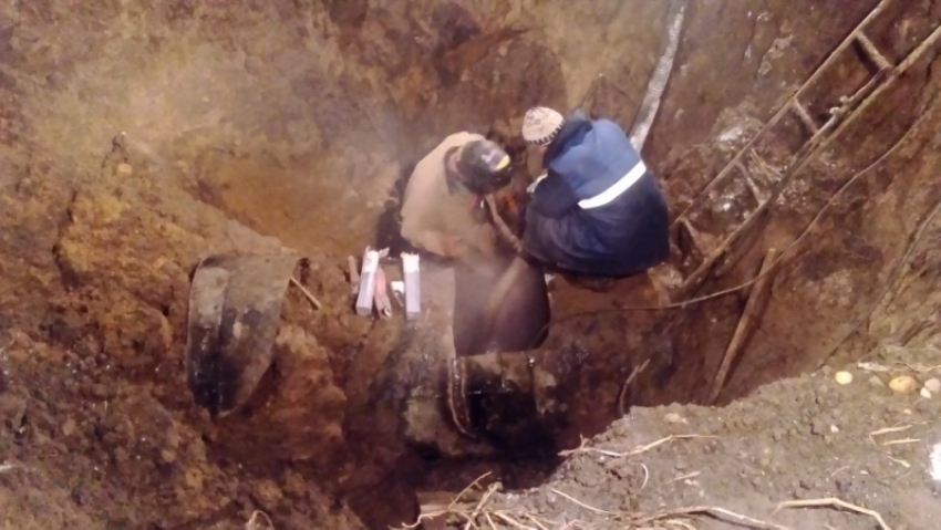 В Ростове ликвидировали аварию, оставившую без воды тысячи горожан