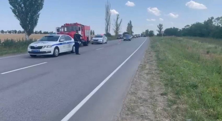 В аварии с двумя легковушками в Ростовской области пострадали восемь человек