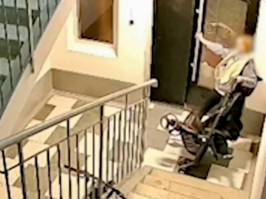 После жестокого обращения с ребенком в лифте на ростовчанку завели уголовное дело