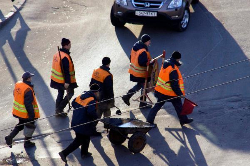 В Ростове продолжается ремонт дорог 