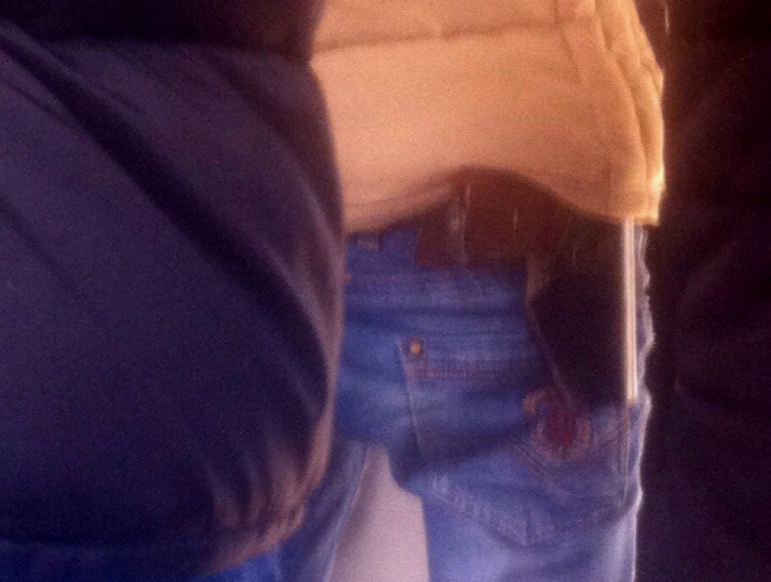 Мужчину с пистолетом в пассажирском автобусе высмеяли жители Ростова