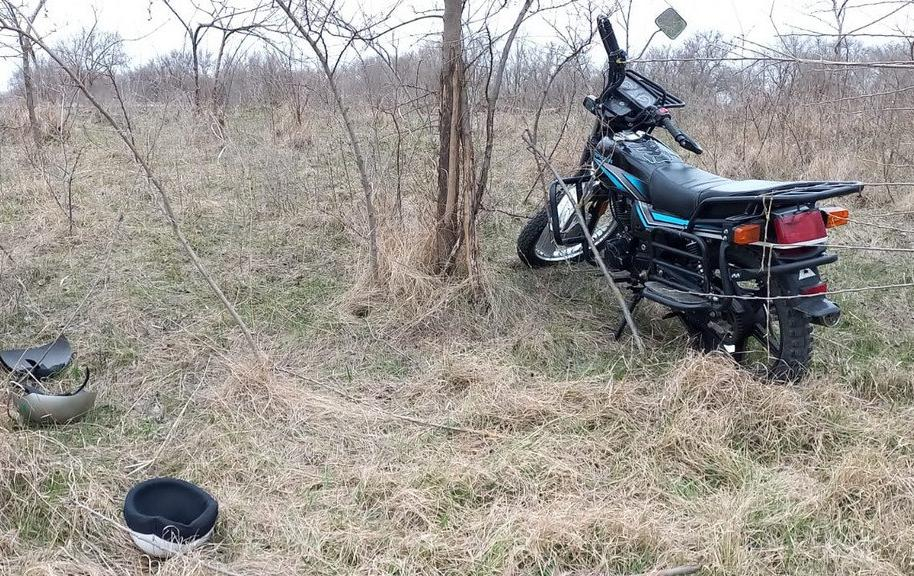 В Ростовской области подростка госпитализировали с переломом ключицы после падения с мотоцикла