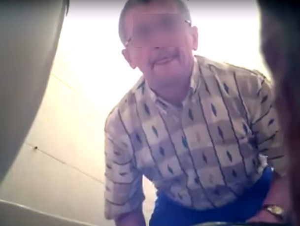 Скрытая камера в мужском туалете — Video | VK