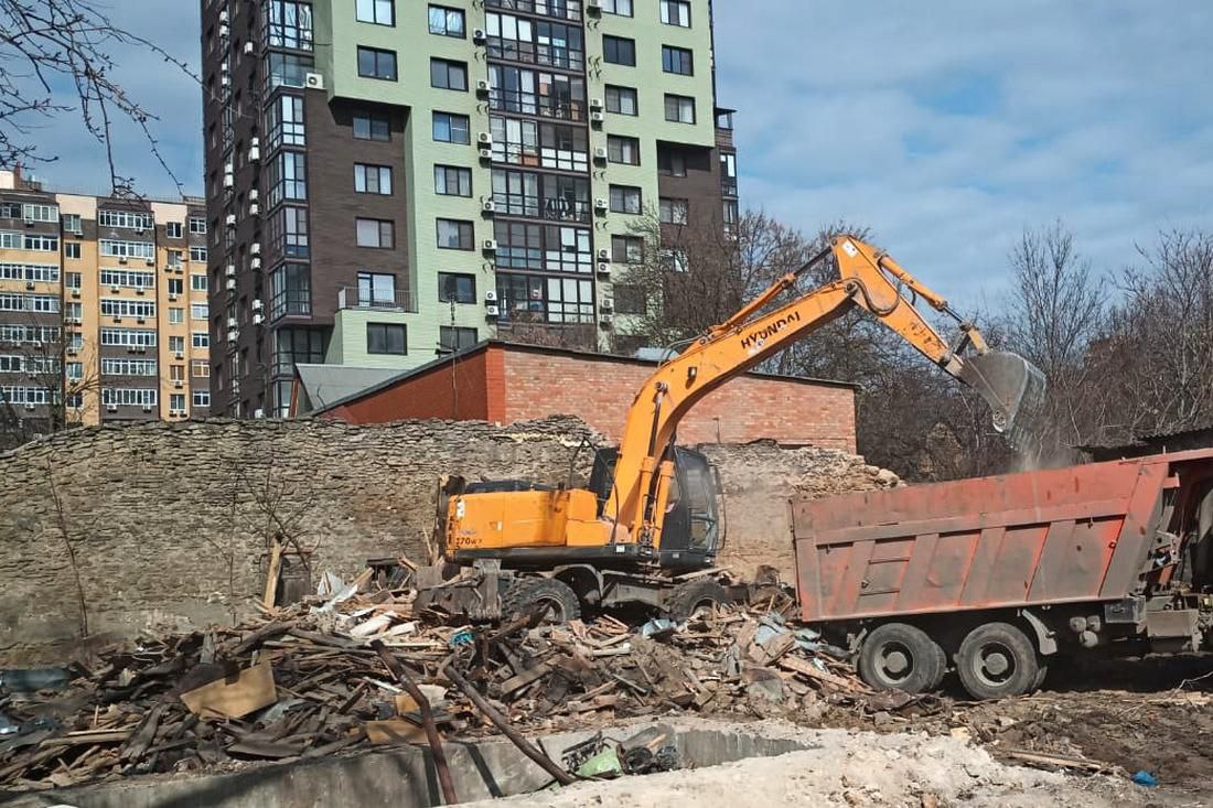 В Ростове строители снесли два старинных дома в районе ипподрома