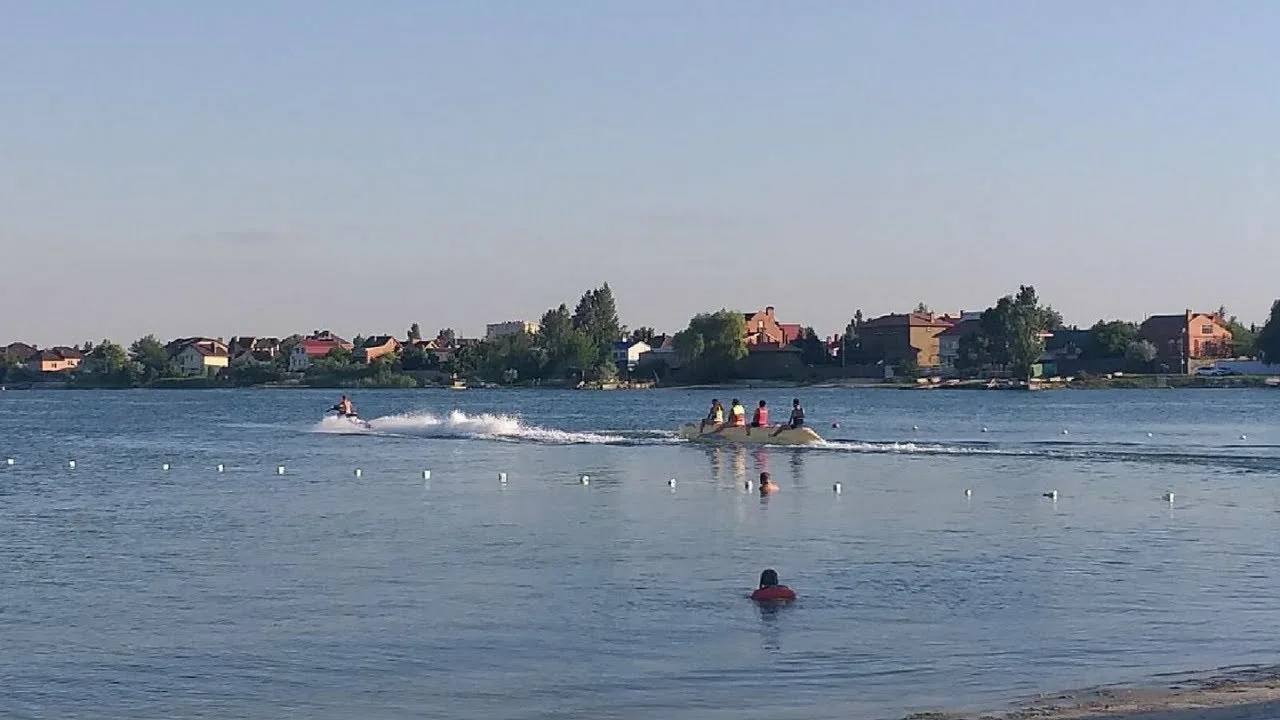 В Батайске на Соленом озере утонул парень