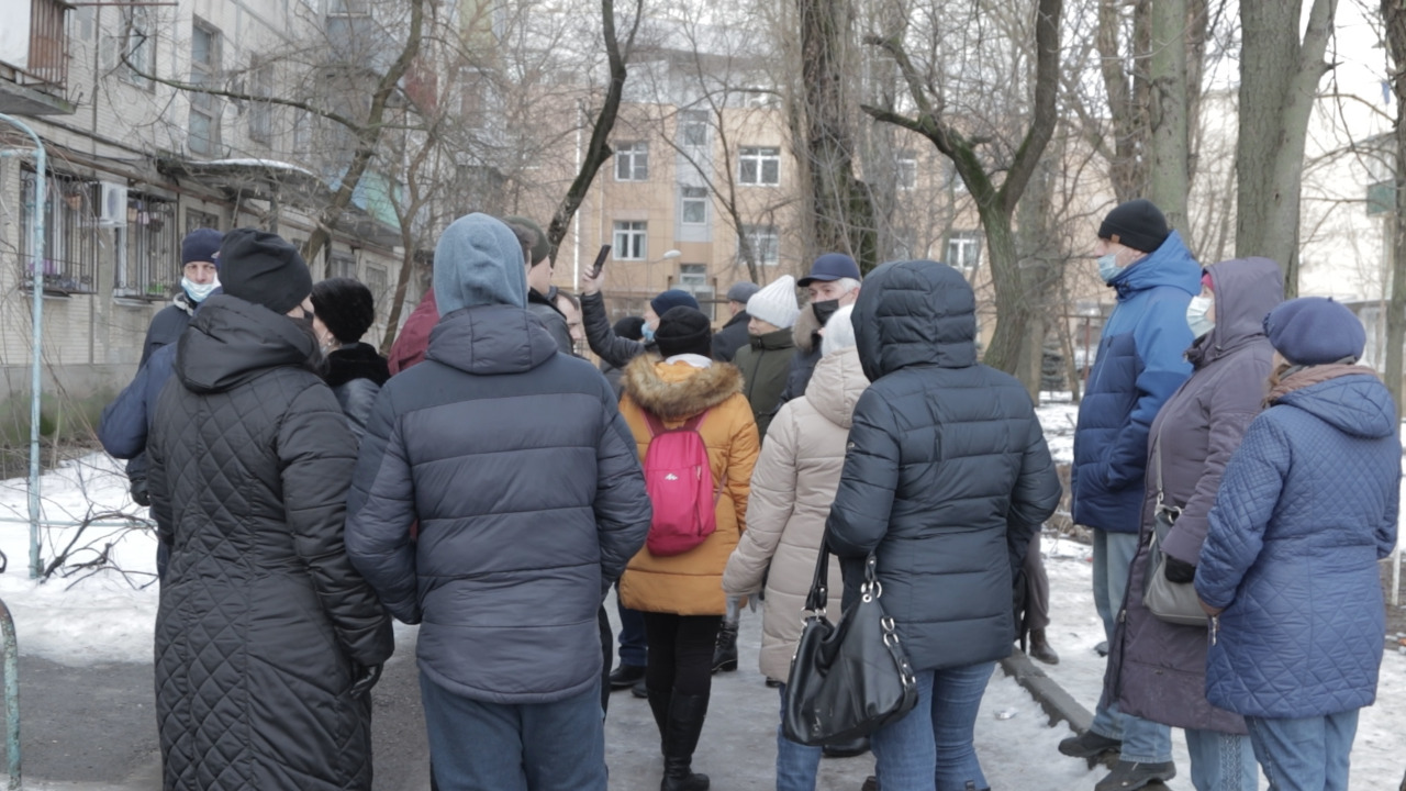 Сирены, МЧС и полиция: что происходит у дома на Кривошлыковском, который  экстренно расселяет администрация