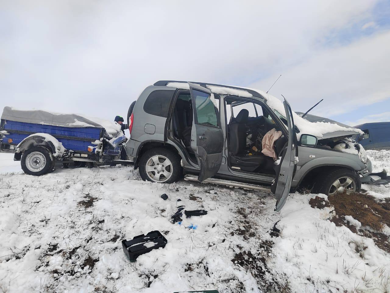 Один человек погиб и еще двое пострадали в ДТП на заснеженной трассе в  Ростовской области