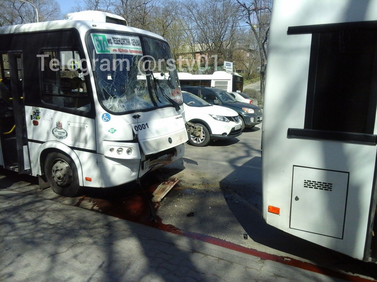 В Ростове-на-Дону столкнулись два автобуса, 13 человек пострадало