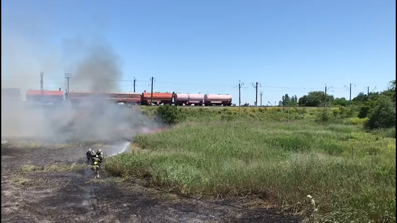 В Ростове потушили серьезный пожар на 1-ой Луговой