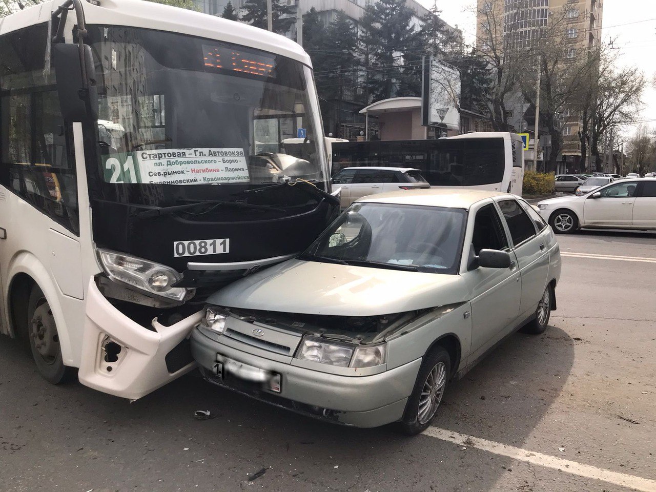 В Ростове в ДТП с маршруткой пострадали четыре человека