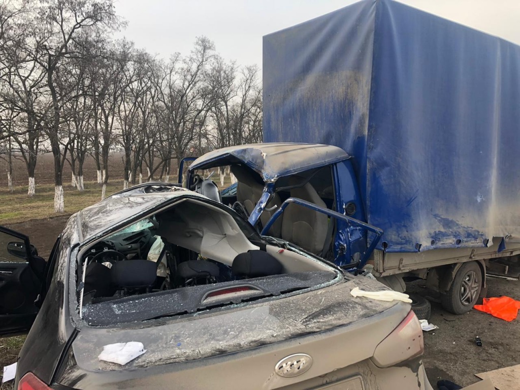 В ДТП под Ростовом погибли три человека