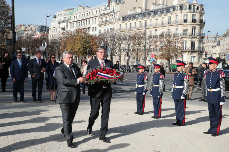 Голубев в париже венок.jpg