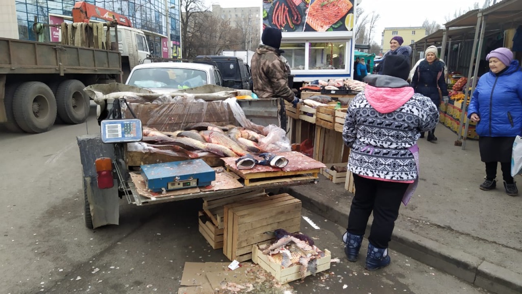 Возле рынка на Днепровском сносят незаконные павильоны. Фото: Александра Савичева / «Блокнот Ростов»