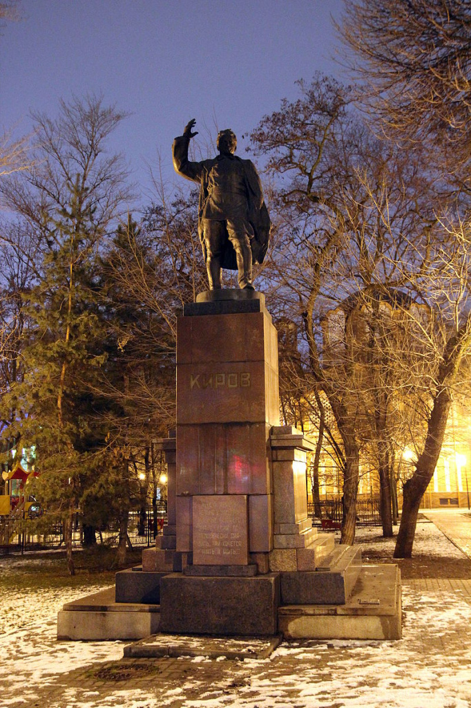 Памятник_С.М._Кирову_в_Ростове.jpg