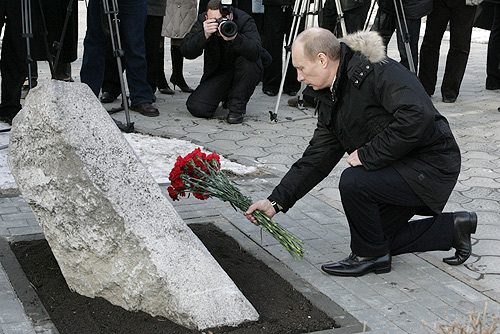 Vladimir_Putin_1_February_2008-7.jpg