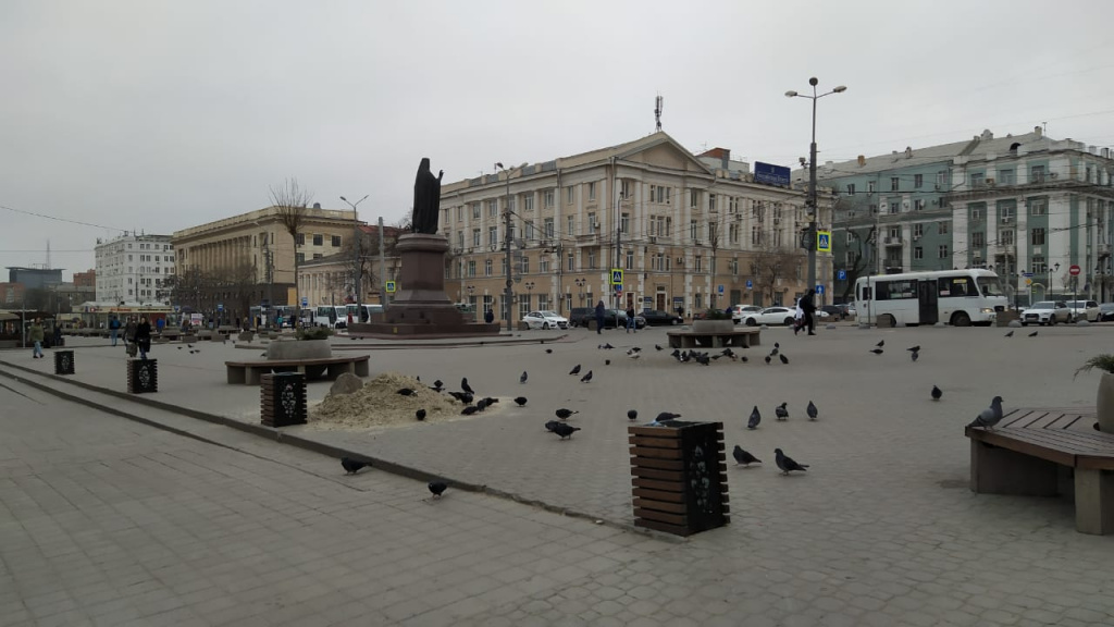 Кучу песка в центре Ростова не могут убрать неделю. Фото: читатели «Блокнота»