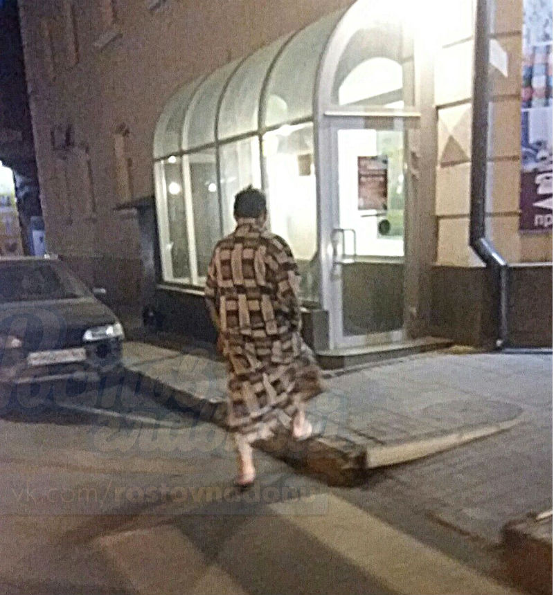 мужик в халате.jpg
